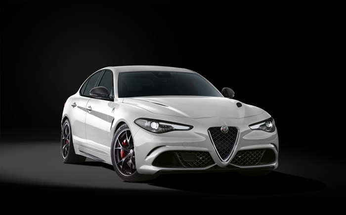 Alfa Romeo Giuliaの限定車 「Quadrifoglio Carbonio」を発売