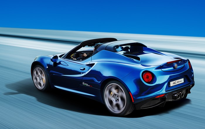 アルファ ロメオ、｢4C Competizione｣｢4C Spider Italia｣を数量
